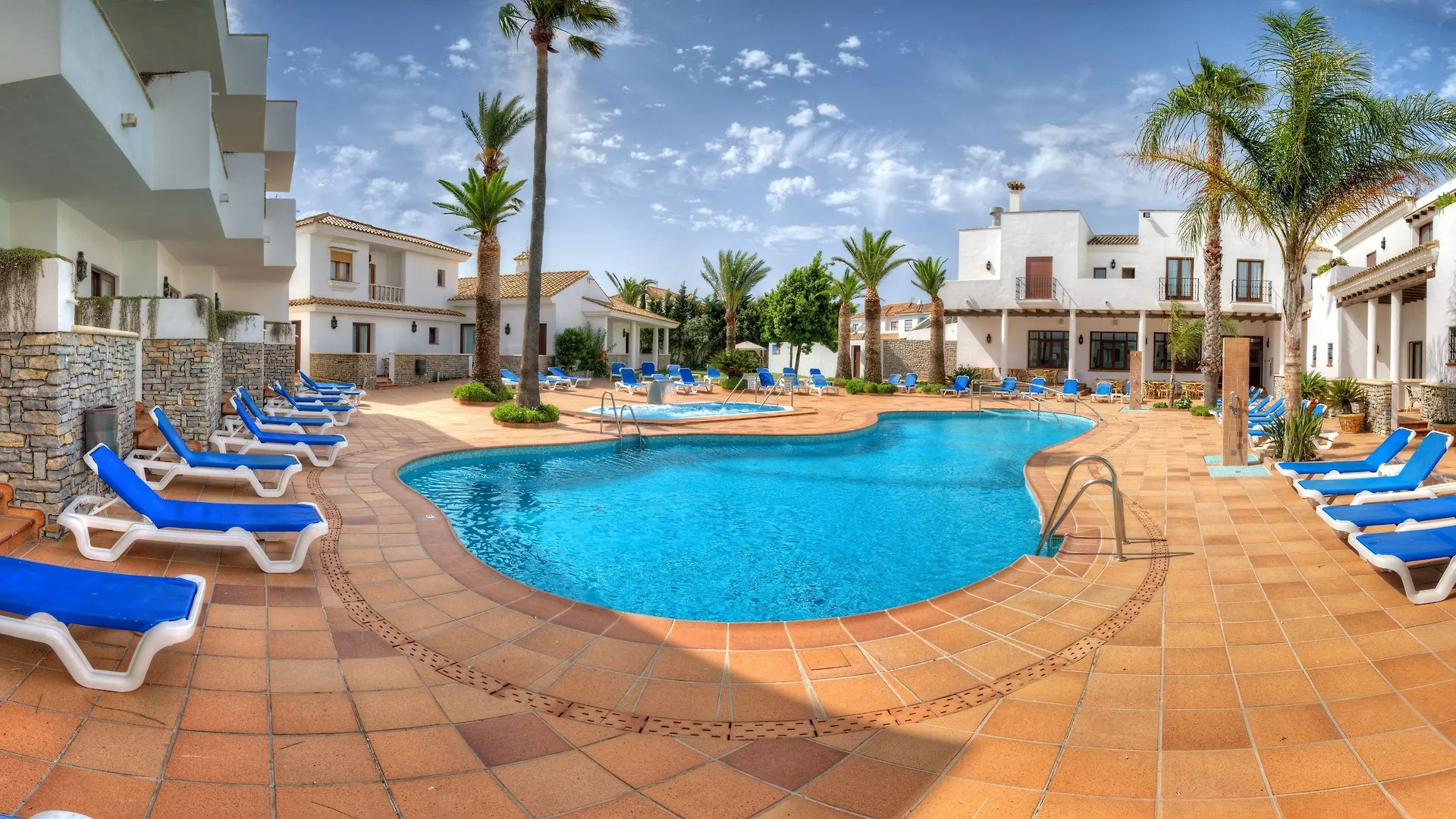 4 Hoteles de Playa cerca de Playa de Bolonia que Merece la Pena Conocer