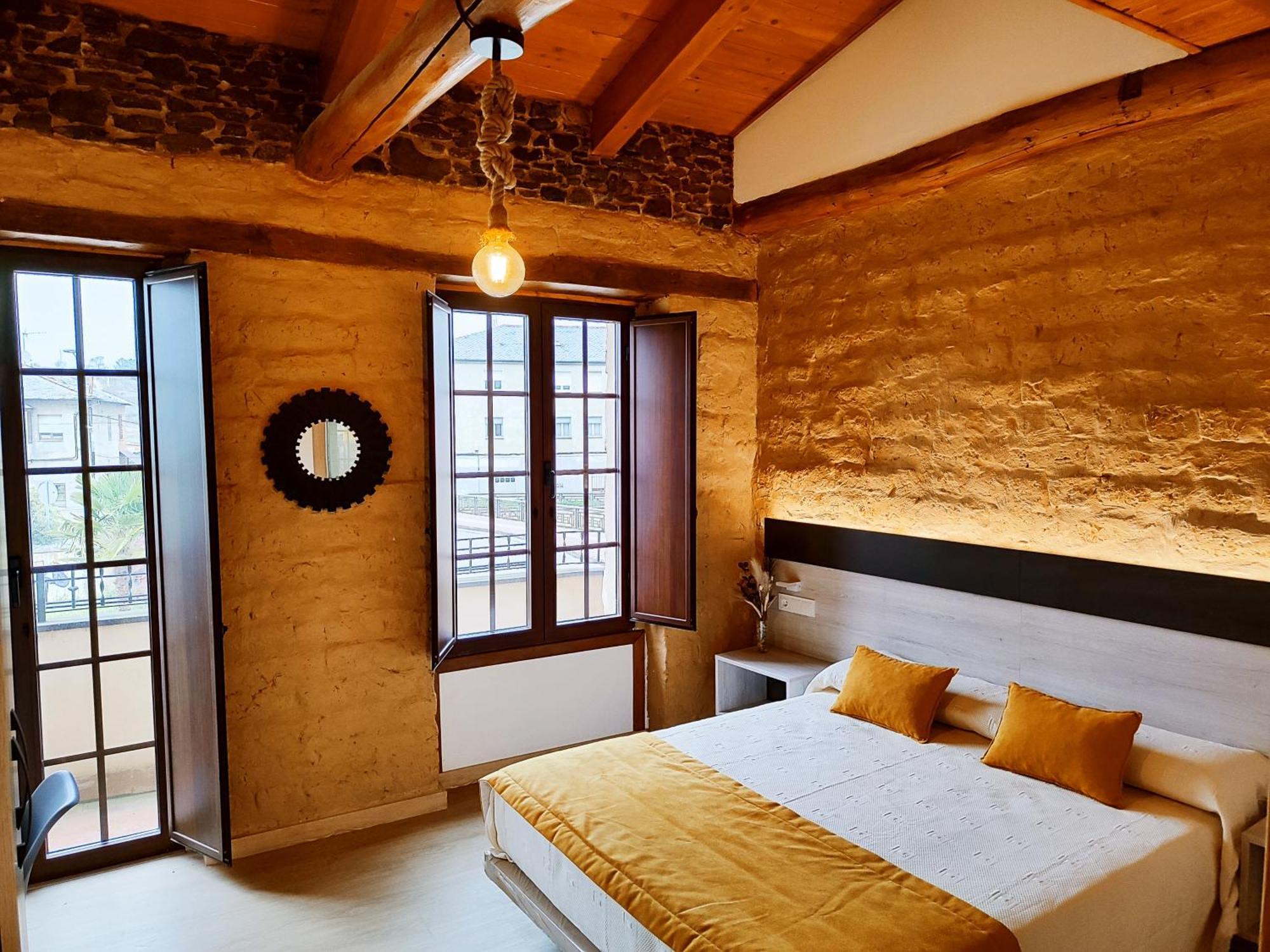 4 Hoteles Céntricos que Destacan junto al Museo del Ferrocarril